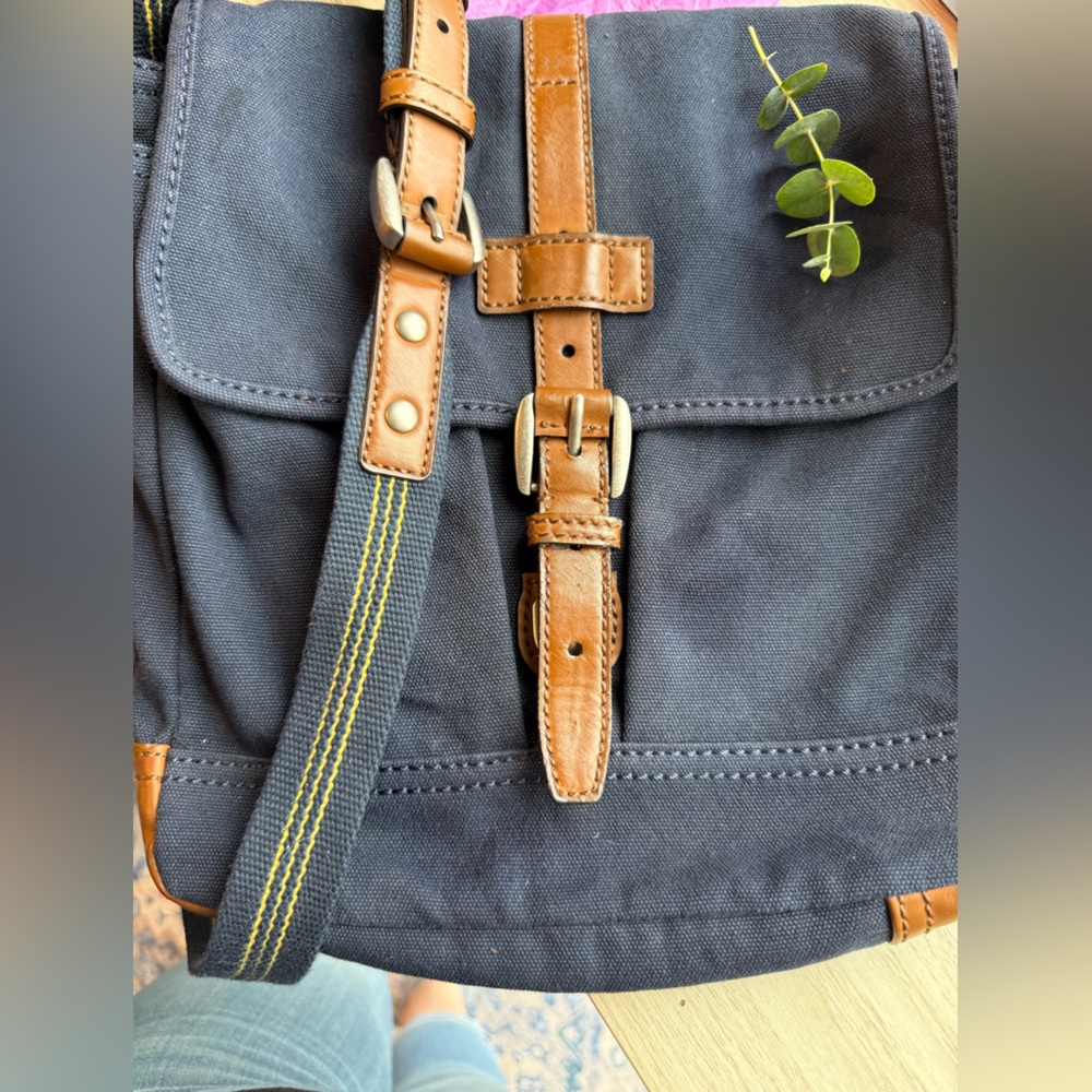 Fossil Unisex Navy Denim and Brown Leather Crossbody Messenger Bag - Picture 3 of 12